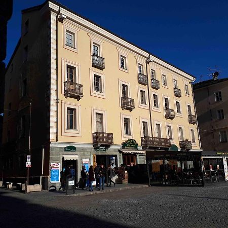 Les Fleuves - Doire Apartment Aosta Bagian luar foto